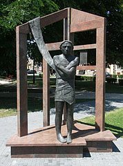 Deportation memorial, the bronze and granite sculpture is a tribute to the victims and persecuted people of the 1950s - Nagykőrös, Macaristan