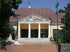 The neo-classical style former Grassalkovich-Pejacsevich Mansion (today Village Community Centre) - Szada, Macaristan