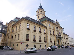 The yellow-painted and green glazed roof tile-covered City Hall (in Hungarian "Városháza") - Szeged, Macaristan