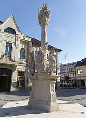 Baroque style limestone Holy Trinity Column in the main square - Tapolca, Macaristan