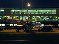 Evening mood outdoors at the airport, viewed from the waiting hall - Amsterdam, Olanda