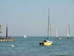 Sailboats on the lake at the boat station of Balatonalmádi - Balatonalmádi, Ungaria