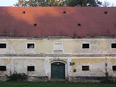 Former agricultural outbuilding (a granary) near the Széchenyi Mansion - Barcs, Ungaria