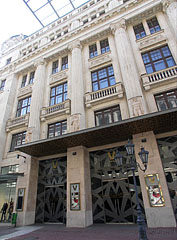 Váci1 Business Center and luxury department store - Budapesta, Ungaria