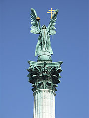 Statue of Archangel Gabriel on the Millennium Memorial (or Millenial Monument) - Budapesta, Ungaria