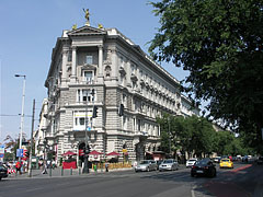 The beginning of the Andrássy Avenue and the Fonciére Palace - Budapesta, Ungaria