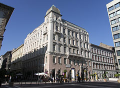 Sas-Center office building at the beginning of the pedestrian street - Budapesta, Ungaria