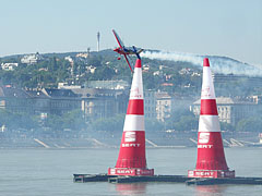 The German pilot Matthias Dolderer's high-performance aerobatic plane between the air pylons over the Danube River, in the Red Bull Air Race 2009, Budapest - Budapesta, Ungaria