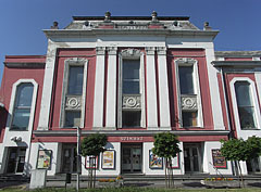 The main facade of the Kossuth Community Center, Cultural Center and Theater - Cegléd, Ungaria