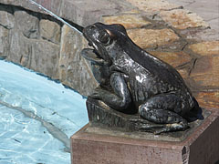 One of the four bronze frogs of the fountain - Jászberény, Ungaria