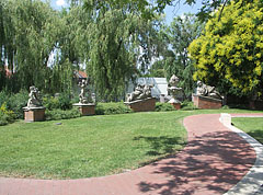 The decoration sculptures of the former Headquarters of the Jász-Kun District - Jászberény, Ungaria