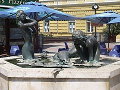 The "Bathing women" sculpture and fountain, representing three naked female figures - Nyíregyháza, Ungaria