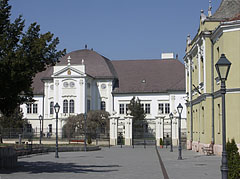 The Forgách Mansion and the former District Court on the renovated square - Szécsény, Ungaria