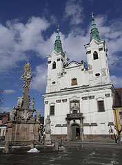 Saint Anne's Piarist Church and the Holy Trinity column - Vác, Ungaria