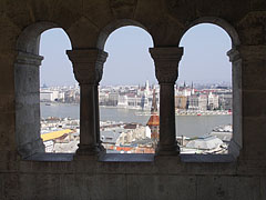 The sight from one of the corridors from Fisherman's Bastion ("Halászbástya") - Budapeste, Hungria