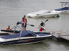 Young kayakers on the pier of the motorboat harbour - Göd, Hungria