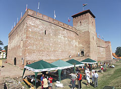 Cooking competition beside the Castle of Gyula (part of the "Várkerti vigasságok", literally the "Castle Garden Feast" program) - Gyula, Hungria