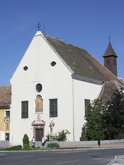 The baroque Capuchin Church, some distance away its wooden shingled small tower can be seen as well - Tata, Hungria