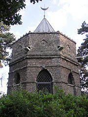 "Turkish mosque" (a building that imitates a mosque) - Tata, Hungria