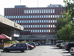 Ahead it is the seven-storey Town Hall, including the Mayor's Office - Ajka, Ungheria