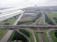 The wing flaps of the airplane are already released when approaching Amsterdam - Amsterdam, Paesi Bassi