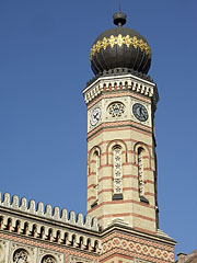 One of the octagonal 43-meter-high towers of the Dohány Street Synagogue - Budapest, Ungheria