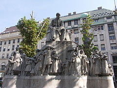 Statue of Mihály Vörösmarty Hungarian poet and writer - Budapest, Ungheria