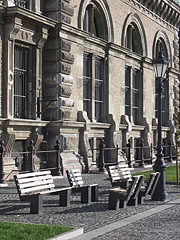 Benches and a lamp post in front of the main building of the Corvinus University of Budapest, on the riverbank side of the building - Budapest, Ungheria