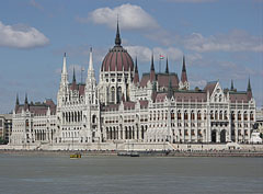 The Hungarian Parliament Building (the Hungarian word "Országház" means: "House of the Nation") and River Danube - Budapest, Ungheria