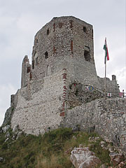 The pentagonal Keep (fortified residental tower) in the Upper Castle - Csesznek, Ungheria