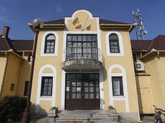 The yellow building of the Balaton College (dormitory, students' hostel) - Fonyód, Ungheria