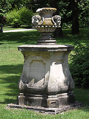 Sculpture at the park near Szent István University of Gödöllő - Gödöllő, Ungheria