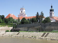 Details of the castle wall, as well as the Rába River and the towers of the Bishop's Caste ("Püspökvár") and the Basilica, viewed from the Radó Island - Győr, Ungheria