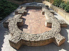 Wall remains of the chapel, viewed from its apse, over the Early Christian Burial Chamber I (Peter-Paul chamber or crypt) - Pécs, Ungheria