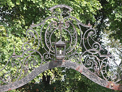 Wrought-iron ornaments on the gate of the Andrássy Mansion - Tóalmás, Ungheria