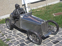 Metal sculpture of Ferenc Szisz at the main gate of Hungaroring - Mogyoród, Unkari