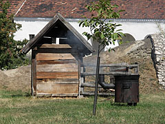 Croft from Nyirád, a soap-making cauldron in front of the pigsty - Szentendre, Unkari