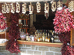 Typical (and unfortunately a little bit hackneyed) traditional Hungarian souvenirs in the Paprika House ("Paprikaház") - Tihany, Unkari