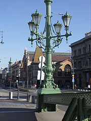 One of the ornate four-way lamp posts of the Liberty Bridge - Budimpešta, Madžarska