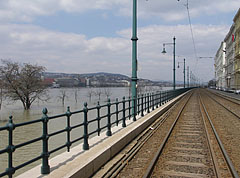 Tram rail on the Pest-side riverbank - Budimpešta, Madžarska