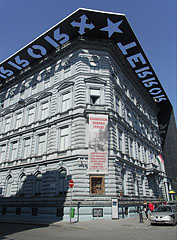 Three-story neo-renaissance style former bourgeois apartment house, today House of Terror Museum - Budimpešta, Madžarska