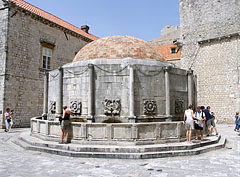 The Great Onofrio's Fountain (also known as Big Onuphrius' Fountain or Onoufrios' Fountain) - Dubrovnik, Hrvaška