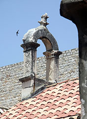 Stone gate on a roof - Dubrovnik, Hrvaška