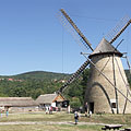 The windmill from Dusnok and the farmstead from the Nagykunság, with verdant hills in the distance - Szentendre (Święty Andrzej), Węgry