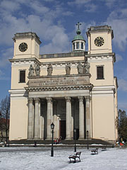 Episcopal Cathedral of Vác in winter - Vác, Węgry