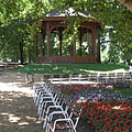 Park with benches and flowers on Radó Island (actually the whole island is a park) - Győr, Унгария