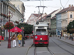 Red tram 2 on the main street - Miskolc (Мишкольц), Венгрия