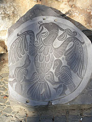 Turul bird illustration on a dark-grey rock in the Millenium Monument - Püspökladány (Пюшпёкладань), Венгрия