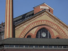 The Great Market Hall from the Csarnok Square - Boedapest, Hongarije