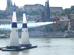 The French Nicolas Ivanoff is rushing with his plane over the Danube River in the Red Bull Air Race in Budapest - Boedapest, Hongarije